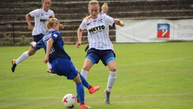 Piłkarki nożne Olimpii Szczecin wysoko, bo aż 0:7, uległy UKS SMS Łódź w meczu 4. kolejki ekstraligi.