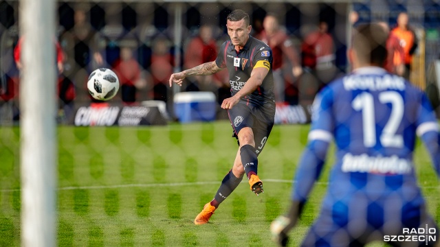 Mimo prowadzenia po pierwszej połowie, szczecińska Pogoń przegrała w sobotę na stadionie przy ulicy Twardowskiego z Lechią Gdańsk 2:3.
