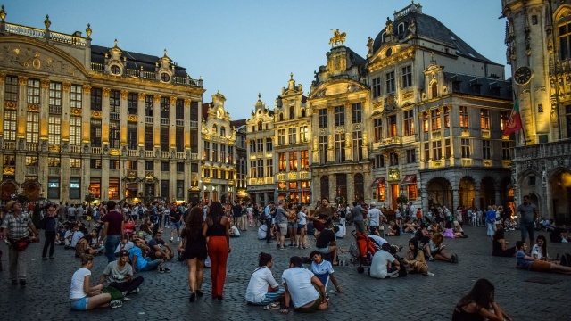 W sobotę są zmniejszane patrole wojskowe na ulicach w Belgii. Żołnierzy będzie zastępować policja federalna. Belgijskie władze podjęły taką decyzję po analizie oceny ryzyka, którą przygotowało centrum kryzysowe i wywiad.