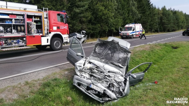 W wyniku wypadku droga krajowa numer 11 została całkowicie zablokowana. W pobliżu miejscowości Kliszno doszło do zderzenia dwóch samochodów osobowych. Cztery osoby zostały ranne.
