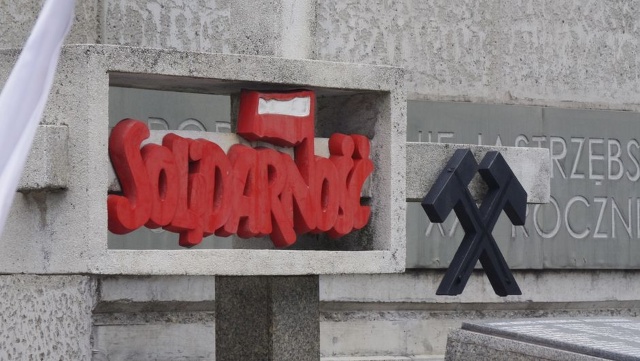 Obchody 38. rocznicy podpisania Porozumienia Jastrzębskiego odbędą się w poniedziałek w Jastrzębiu-Zdroju. Uczestnicy uroczystości upamiętnią też 30. rocznicę strajków górniczych, które utorowały drogę do przemian ustrojowych w Polsce.