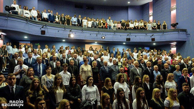 Stresują się przed egzaminami, jednak cieszą ze spotkania z kolegami ze szkolnej ławki. Uczniowie województwa zachodniopomorskiego oficjalnie rozpoczęli rok szkolny 20182019.