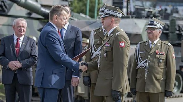 Wojska operacyjne będą mieć czwartą dywizję. Decyzję w tej sprawie ogłosił minister obrony narodowej Mariusz Błaszczak podczas święta Wojsk Lądowych w Siedlcach. W skład nowej 18. Dywizji Zmechanizowanej wejdą dwie istniejące, dotąd samodzielne brygady: 1. Warszawska Brygada Pancerna i 21. Brygada Strzelców Podhalańskich.