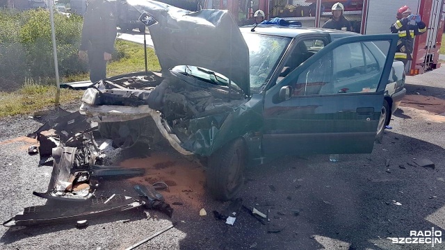 Dwa samochody zderzyły się na drodze krajowej nr 6 przy skrzyżowaniu z drogą wojewódzką nr 162 w okolicach Ramlewa (powiat kołobrzeski).