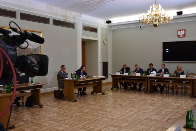 Trzy i pół godziny zeznawał w poniedziałek przed sejmową komisją do spraw Amber Gold były szef Kancelarii Premiera Donalda Tuska, Tomasz Arabski.
