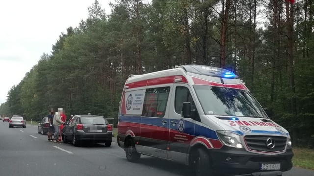 Między Babigoszczą a obwodnicą Przybiernowa na trasie Goleniów-Świnoujście (droga nr 3) doszło do zderzenia trzech samochodów osobowych, droga jest zablokowana.