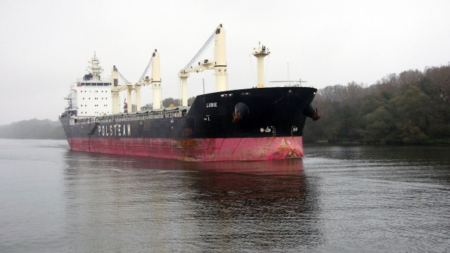 Prezes portu Milwaukee w Stanach Zjednoczonych zaprzysiężony na statku Polskiej Żeglugi Morskiej. Adam Schlicht złożył przysięgę na masowcu ms Lubie. W ten sposób burmistrz Milwaukee wyróżnił armatora, który przywozi i wywozi najwięcej towarów z tego portu.