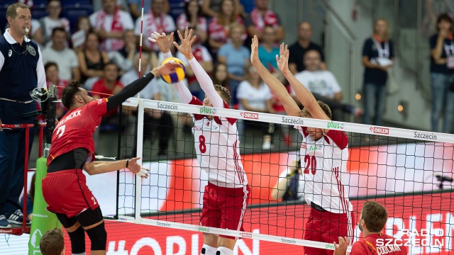Broniący tytułu polscy siatkarze pokonali w Warnie Bułgarów 3:1 (25:14, 23:25, 25:22, 25:23) w ostatnim spotkaniu grupy D mistrzostw świata.