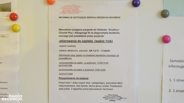Co należy zabrać ze sobą do szpitala w szczecińskim Zdunowie na badanie bezdechu nocnego Według informacji na kartce, która wisiała w tamtejszej poradni, to: skierowanie do szpitala, dowód osobisty i trzy baterie paluszki.