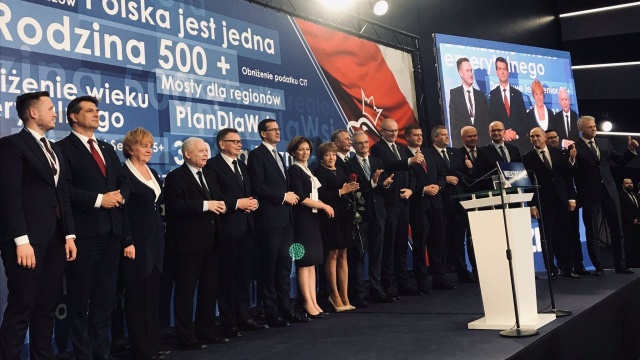 Prezes PiS Jarosław Kaczyński mówił podczas konwencji samorządowej Prawa i Sprawiedliwości w Poznaniu, że w Polsce pod obecnymi rządami we wszystkich dziedzinach życia następują zmiany. Mamy czynną politykę gospodarczą - podkreślał i dodał, że PiS jest formacją, która chce ze wzorców wielkopolskiej gospodarności czerpać jak najwięcej.