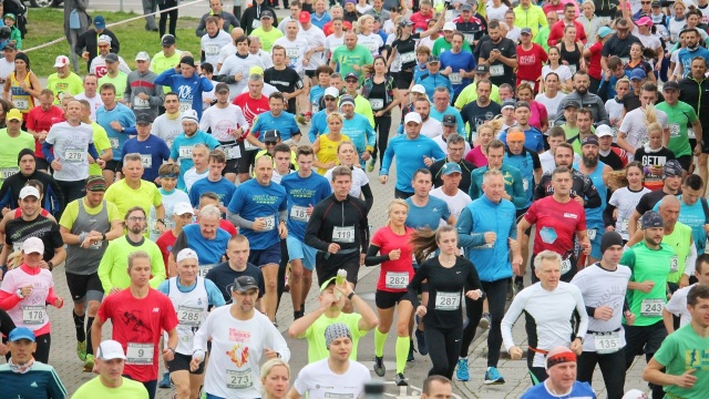 Trasę ponad 10 kilometrów pokonywać będzie około 200 zawodników zarówno z Polski jak i z Niemiec. W związku z organizacją biegu czasowo zamykane będą odcinki drogi wojewódzkiej nr 120 między Gryfinem a niemiecką miejscowością Mescherin. Nastąpi to w godz. 12-12.30.