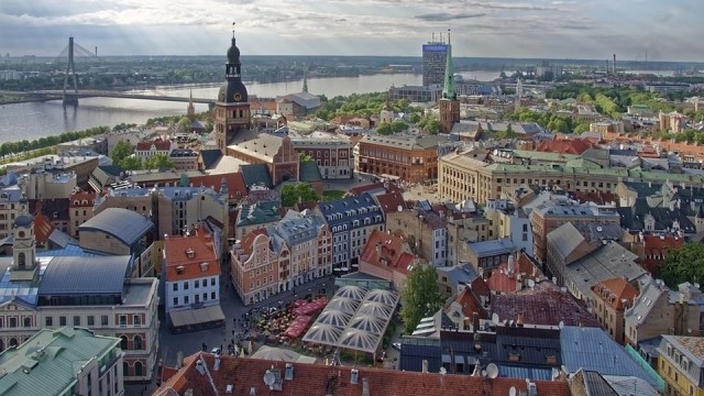 Łotysze wybierają od rana nowy parlament. Sondaże wskazują, że wybory może wygrać prorosyjska partia Zgoda, która postuluje m.in. obniżenie wydatków na obronność.