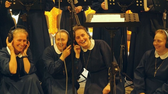 Ich poprzednich nagrań słuchają w Hiszpanii, Kanadzie czy Belgii - i pięć lat po pierwszej premierze Wspólnota Sióstr Uczennic Krzyża ze Szczecina prezentuje album Dziękujemy Ci Jezu.