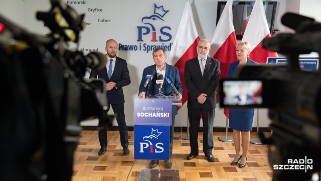 Dwa nowe wiadukty nad drogą krajową nr 10 powinny powstać w Szczecinie - uważa kandydat na prezydenta miasta Bartłomiej Sochański.