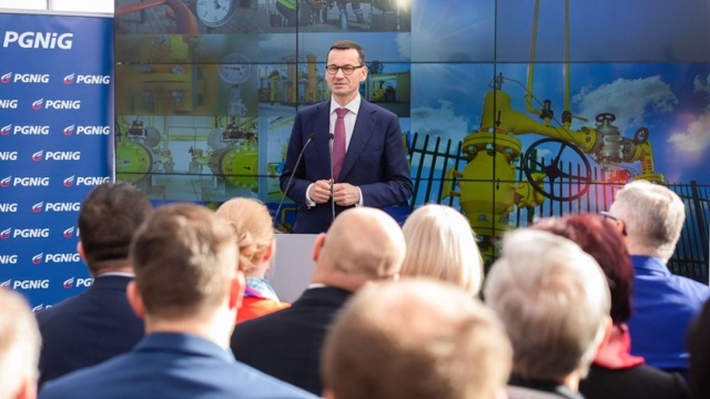 Premier Mateusz Morawiecki zapowiedział Program przyśpieszenia inwestycji w sieć gazową Polski. Za sprawą tego programu gaz trafi do 300 gmin, a tym samym powstanie prawie 5 tysięcy sieci gazowych i 77 stacji LNG.