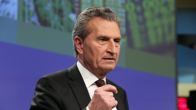 Komisarz do spraw budżetu powtórzył, że będzie domagał się uzależnienia wypłaty funduszy z unijnego budżetu po 2020 roku od praworządności. Takie stanowisko Guenther Oettinger prezentował także wcześniej, podczas prac nad projektem przyszłego budżetu.