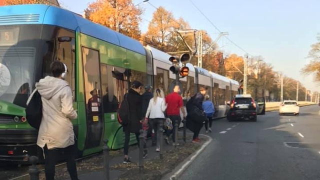 Do dwóch stłuczek samochodów osobowych z tramwajami doszło we wtorek po godzinie 9 w Szczecinie.