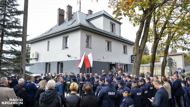 Będziemy przywracali posterunki policji, bo chcemy Polski sprawiedliwej - powiedział w Dobrej Nowogardzkiej Joachim Brudziński, minister spraw wewnętrznych i administracji. Minister otworzył w tym miejscu zlikwidowany w 2015 roku posterunek policji.