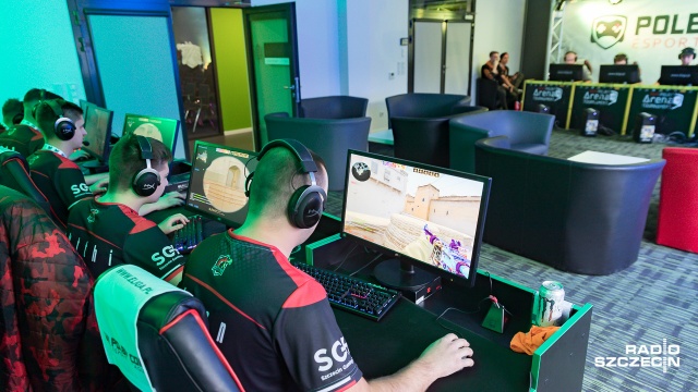 Terroryści kontra antyterroryści - na szczęście tylko w grze komputerowej. W szczecińskim Technoparku odbywają się zawody e-sportowe w Counter Strike.