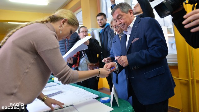 Chciałem zaoferować swój program, a teraz ze spokojem oczekuję na wynik - w takim tonie w dniu wyborów samorządowych wypowiada się Bartłomiej Sochański, kandydat Prawa i Sprawiedliwości na prezydenta Szczecina.
