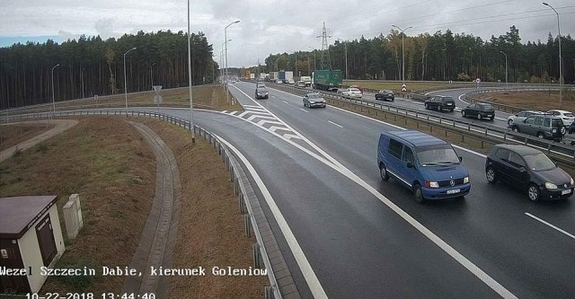 Są poważne kłopoty z przejazdem przed węzłem Rzęśnica na autostradzie A6 w kierunku Goleniowa.