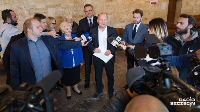 Zarówno przegrany w wyborach prezydenckich Sławomir Nitras z Koalicji Obywatelskiej, jak i Bartłomiej Sochański z Prawa i Sprawiedliwości, zwrócili się w poniedziałek do prezydenta z prośbą o dialog nad przyszłością miasta i regionu.