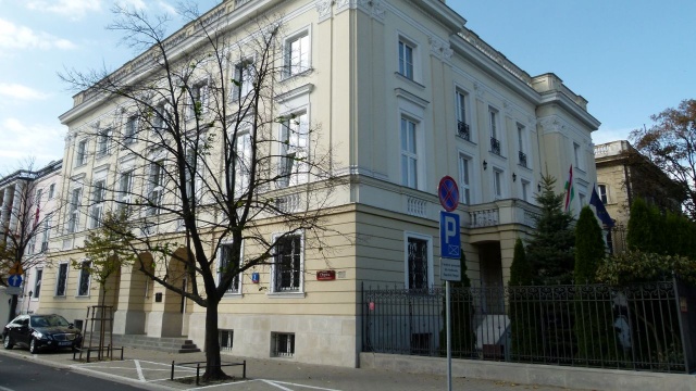 Przedstawiciele środowisk narodowych pikietowali przed Ambasadą Węgier w Warszawie.