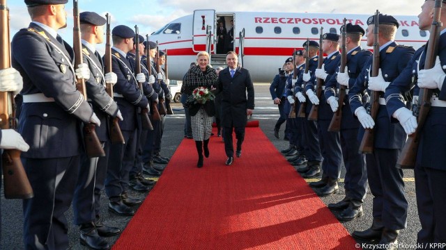 Przyszłość Unii Europejskiej i relacje Unia-Stany Zjednoczone - to najważniejsze tematy rozmów prezydenta w Berlinie. Andrzej Duda spotka się we wtorek z prezydentem Niemiec Frankiem-Walterem Steinmeierem i z niemiecką kanclerz Angelą Merkel.
