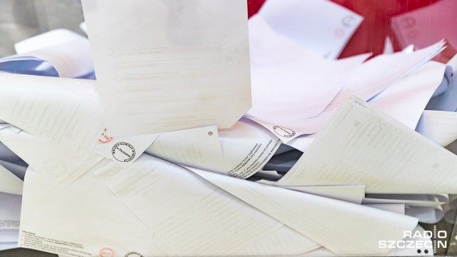 Najwcześniej we wtorek wieczorem poznamy oficjalne wyniki wyborów do sejmiku województwa - ustaliło Radio Szczecin.