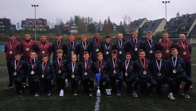 Młodzi piłkarze Pogoni Szczecin zajęli drugie miejsce w Międzynarodowym Turnieju BellSportCup w kategorii wiekowej do lat 15 w Zakopanem. W meczu innej szczecińskiej drużyny doszło do awantury.
