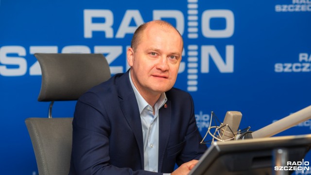 Nie ma lepszej nagrody dla urzędującego prezydenta, niż zdobycie większej liczby głosów niż w poprzednich wyborach - Piotr Krzystek, który właśnie kończy swoją trzecią kadencję, w porannych Rozmowach pod krawatem podsumował pierwszą turę wyborów prezydenckich w Szczecinie.