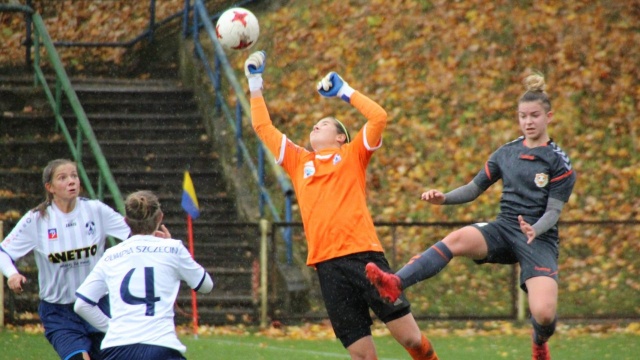 Piłkarki nożne Olimpii Szczecin pokonały Mitech Żywiec 3:0 w rozgrywkach o mistrzostwo Polski. Dla ekipy trenerki Natalii Niewolnej to trzecie zwycięstwo w tym sezonie.