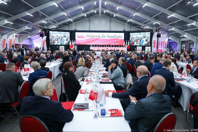 Związkowcy z Solidarności wybiorą w czwartek - na czteroletnią kadencję - nowego przewodniczącego. W Częstochowie obraduje Krajowy Zjazd Delegatów. Bierze w nim udział około 300 związkowców. Pomorze Zachodnie reprezentuje 10 osób.