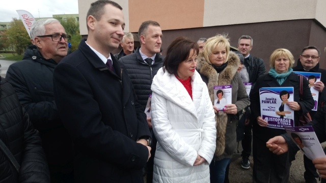 Kandydat PiS na burmistrza miasta Marcin Nieradka poparł Jowitę Pawlak z lokalnego stowarzyszenia NOW-a. 4 listopada to właśnie Pawlak będzie walczyć z Robertem Czaplą z SLD o urząd burmistrza.