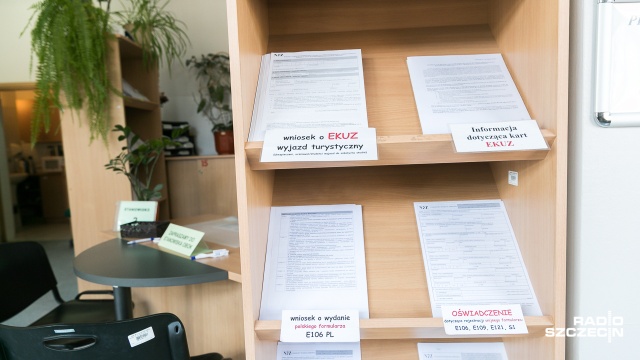 Już nie przez rok, a 18 miesięcy jest ważna Europejska Karta Ubezpieczenia Zdrowotnego. Zmiany ułatwiające podróżowanie wprowadził Narodowy Fundusz Zdrowia.