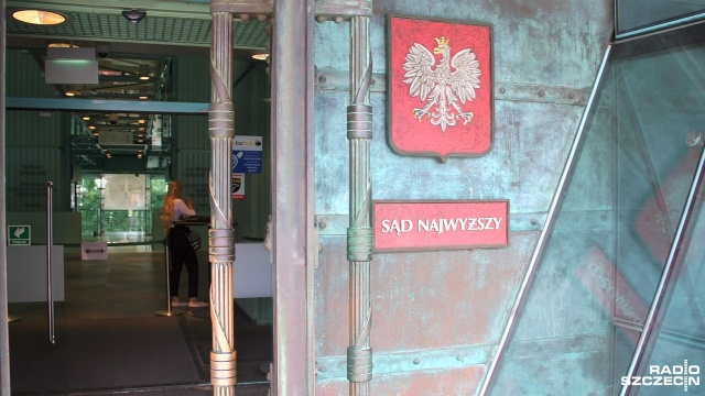 Unijny Trybunał Sprawiedliwości rozpatrzy w trybie przyspieszonym skargę Komisji Europejskiej na Polskę za ustawę o Sądzie Najwyższym. Tak zdecydował prezes Trybunału w Luksemburgu.