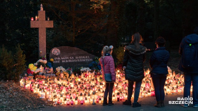 Policja ostrzega przed kieszonkowcami na cmentarzach