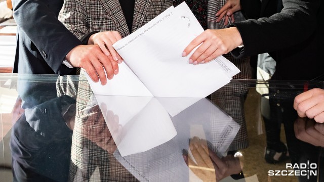 Od północy obowiązuje cisza wyborcza przed drugą turą wyborów samorządowych. W niedzielę od siódmej rano mieszkańcy 649 gmin i miast będą wybierać wójtów, burmistrzów i prezydentów.