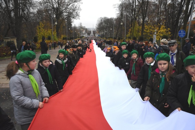 Na Jasnej Górze przez cały dzień odbywają się uroczystości związane ze stuleciem odzyskania przez Polskę niepodległości.