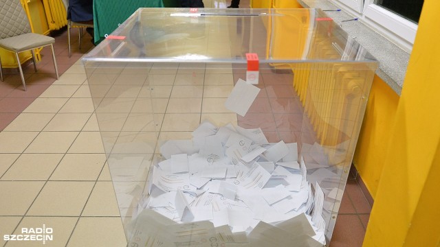 Zakończyła się druga tura wyborów samorządowych. Mieszkańcy 649 miast i gmin wybierali prezydentów miast, burmistrzów i wójtów.