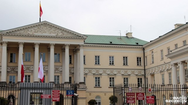 Prezydent Warszawy zakazała zaplanowanego na 11 listopada Marszu Niepodległości w stolicy, organizowanego przez środowiska narodowe. Hanna Gronkiewicz-Waltz poinformowała o tym na konferencji prasowej. Tymczasem organizatorzy zapowiadają, że marsz może się odbyć.