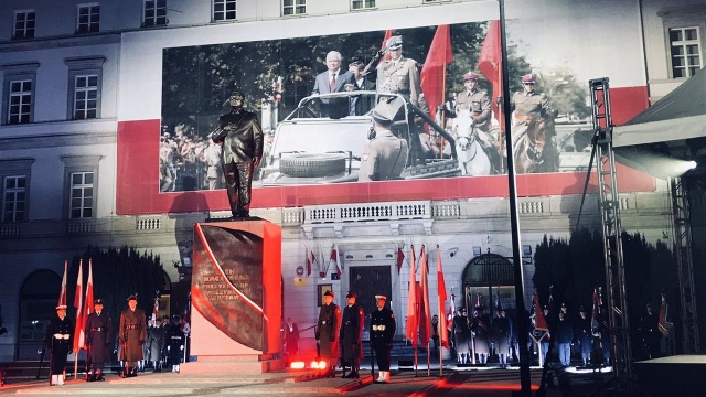 Prezes Prawa i Sprawiedliwości Jarosław Kaczyński podziękował uczestnikom miesięcznic smoleńskich.