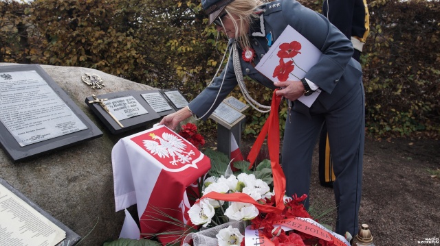 Setną rocznicę odzyskania przez Polskę niepodległości świętują także Polacy mieszkający w Szwecji. W sobotę na cmentarzu w Malm odsłonięto tablicę wdzięczności.