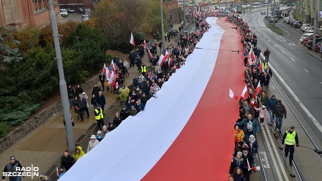 Szczeciński Marsz Niepodległości przeszedł ulicami miasta. Według szacunków policji wzięło w nim udział około 6 tysięcy osób.