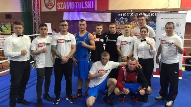 Pięściarze Skorpiona Szczecin są bliscy zdobycia drużynowego mistrzostwa Polski. Ekipa trenera Marcina Stankiewicza pokonała w Szamotułach Team Wielkopolska 14:10 w pierwszym finałowym meczu Ekstraligi Boksu Olimpijskiego. Rewanżowe spotkanie naszych bokserów odbędzie się 23 listopada w Szczecinie.
