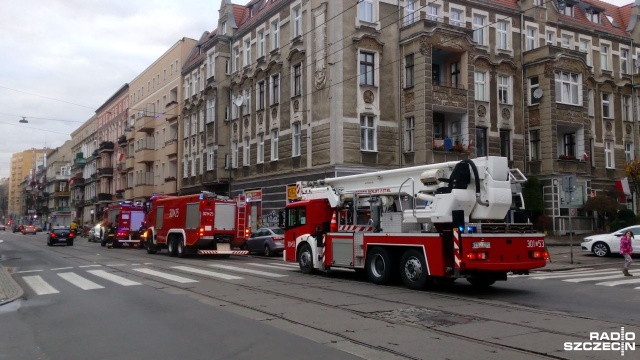 Awaria pieca była przyczyną interwencji strażaków przy skrzyżowaniu ulic Jagielońskiej i Bolesława Śmiałego w Szczecinie. Na miejsce, po godzinie 15, na sygnale przyjechały trzy zastępy, bo jedno z mieszkań w kamienicy było zadymione.