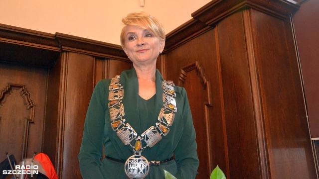 Anna Mieczkowska oficjalnie przejęła władzę w Kołobrzegu. Podczas poniedziałkowej sesji została zaprzysiężona na prezydenta miasta.