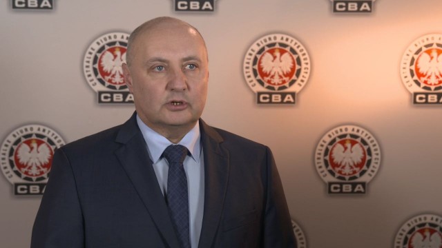 Funkcjonariusze CBA zatrzymali 7 osób wykonujących zlecenie dla Polskiego Związku Piłki Siatkowej przy organizacji Mistrzostw Świata w Piłce Siatkowej Mężczyzn w 2014 roku. Zatrzymani to były wiceprezes PZPS Artur P., dwóch działaczy związku piłki siatkowej i czterech przedsiębiorców.