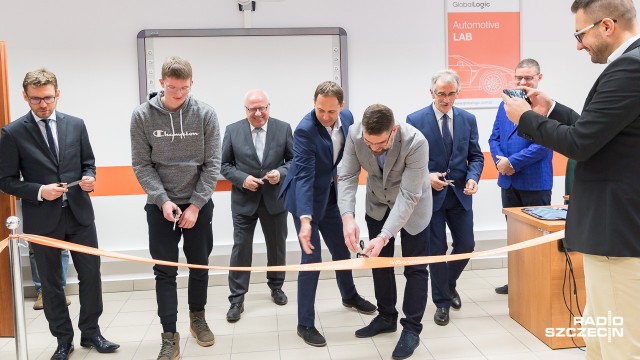 Firma GlobalLogic stworzyła laboratorium na wydziale informatyki Zachodniopomorskiego Uniwersytetu Technologicznego. GlobalLogic to światowy potentat na rynku automotive, tworzy m.in. oprogramowania dla komputerów pokładowych w samochodach. I właśnie tego będą uczyć się studenci ZUT.