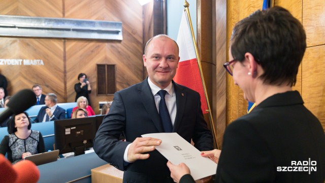 Przez kolejne pięć lat kadencji nowa rada miasta oraz prezydent Szczecina będą oficjalnie pełnić swoje funkcje. W czwartek złożyli uroczyste ślubowanie.
